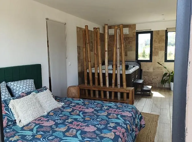 Le Pavillon Des Pivoines B&B